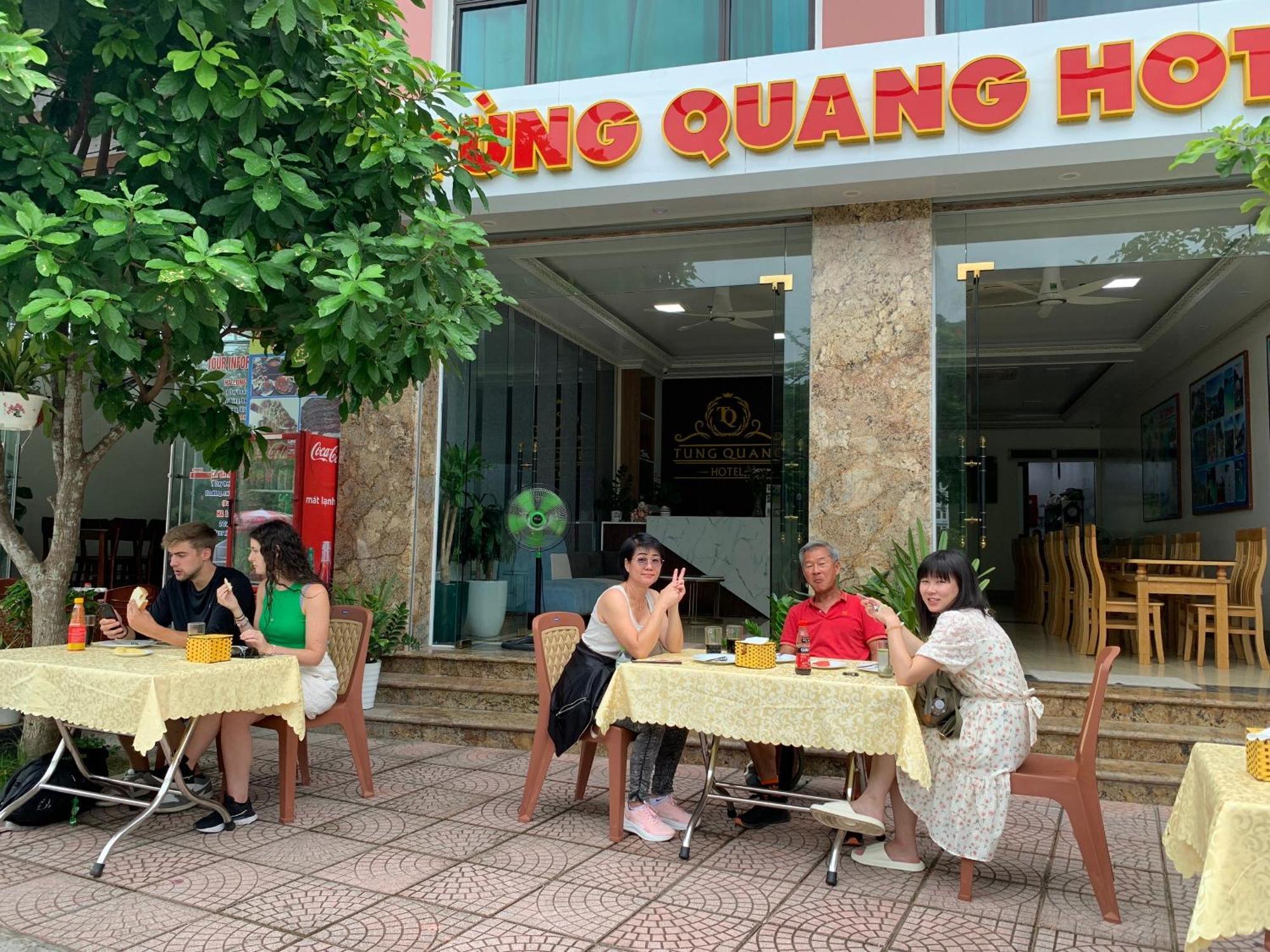 Tung Quang Hotel Dong Khe Sau Exterior photo