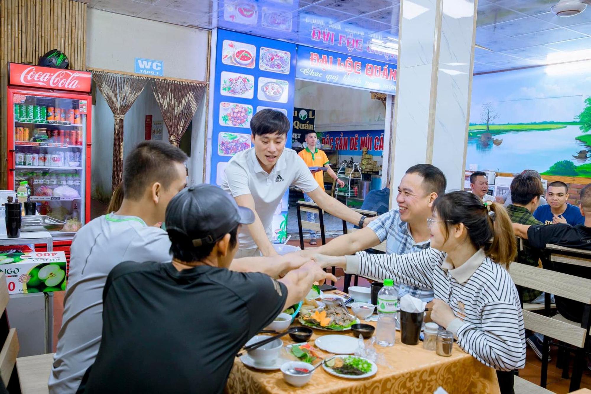 Tung Quang Hotel Dong Khe Sau Exterior photo