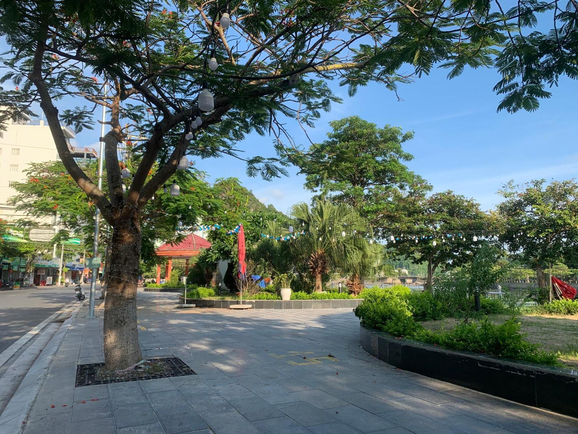 Tung Quang Hotel Dong Khe Sau Exterior photo