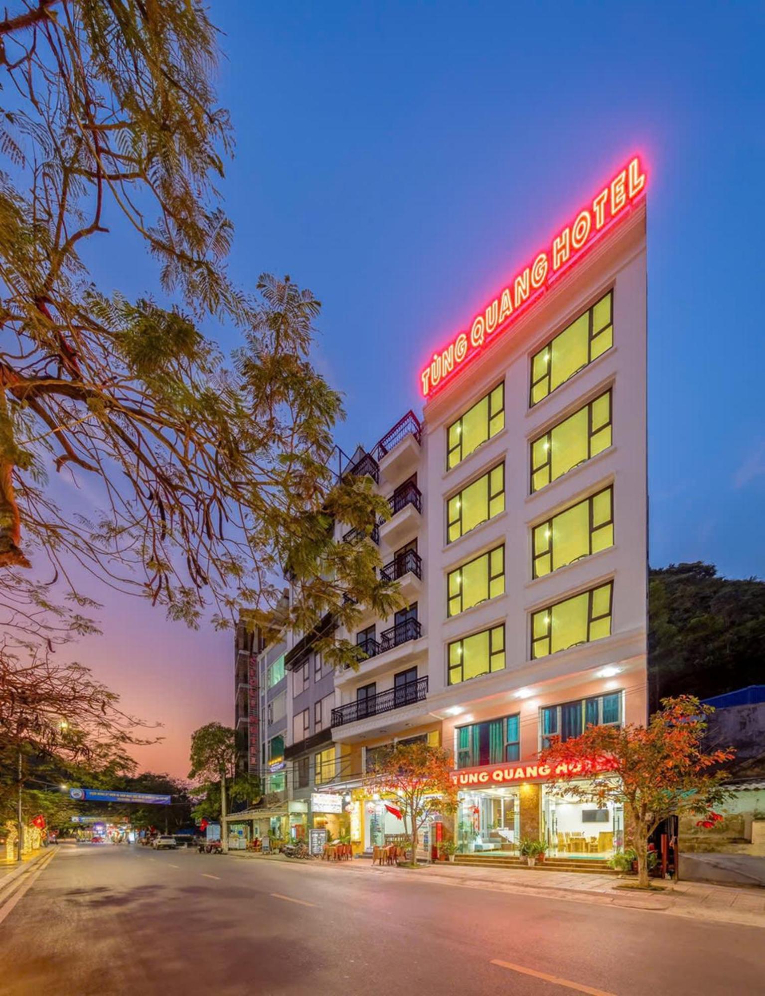 Tung Quang Hotel Dong Khe Sau Exterior photo