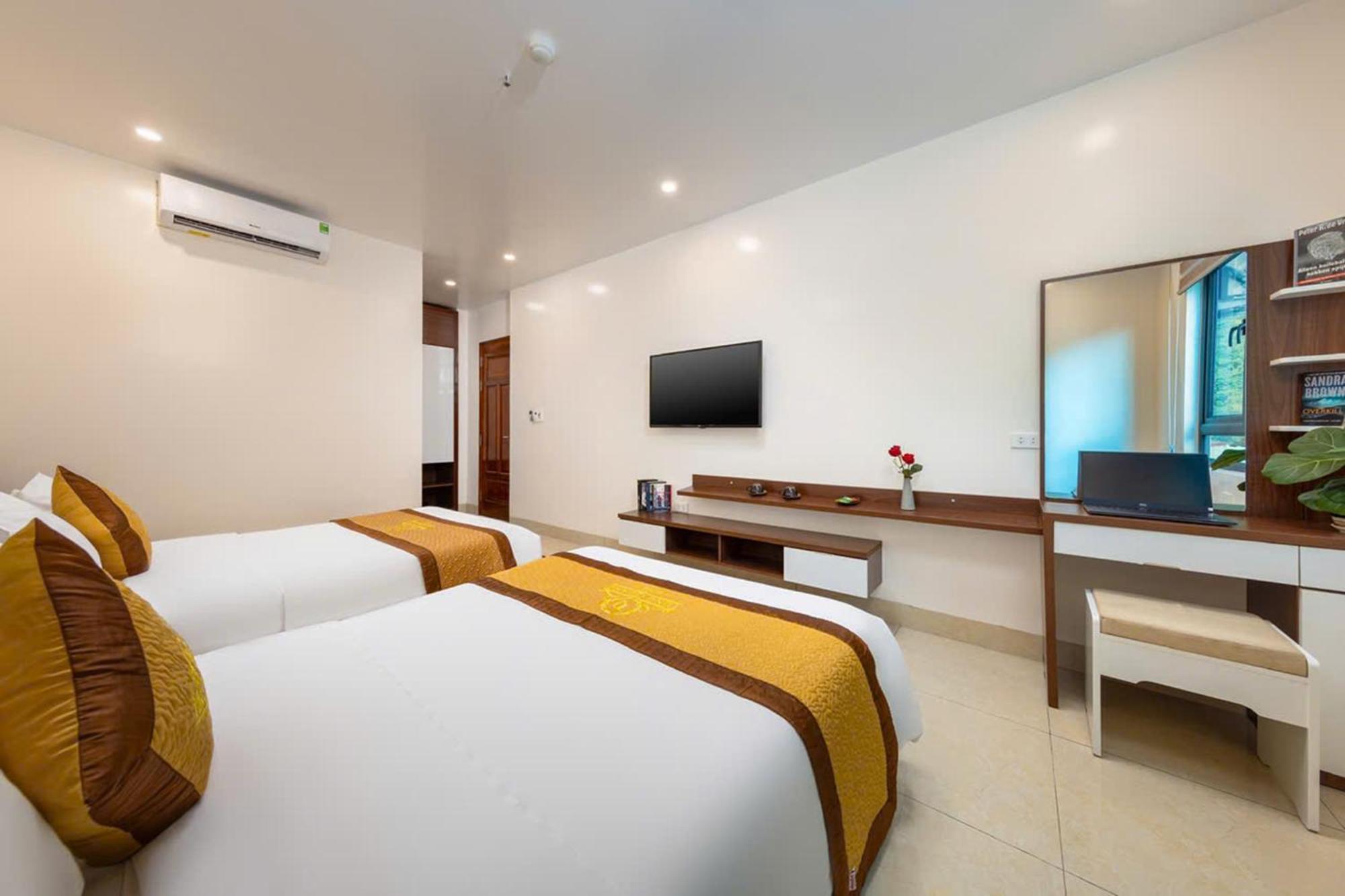 Tung Quang Hotel Dong Khe Sau Exterior photo